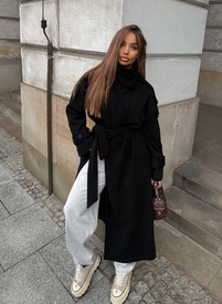 Women’s WICK coat black with a high collar and waist tie.