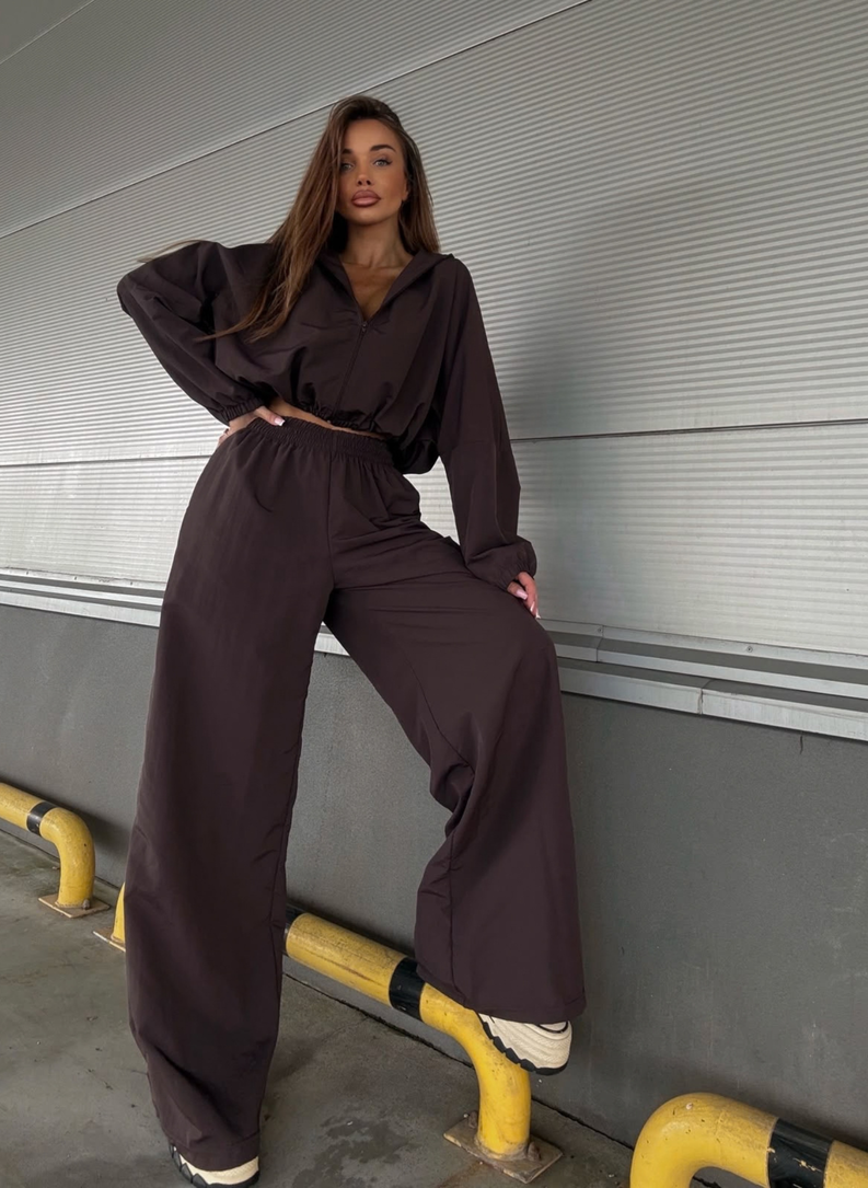 Brown MIJAS set with wide-leg trousers and oversized sweatshirt