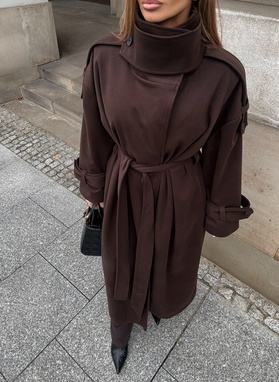 Women’s WICK coat brown with a high collar and waist tie.