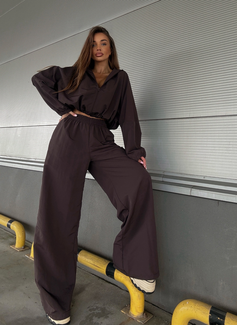 Brown MIJAS set with wide-leg trousers and oversized sweatshirt