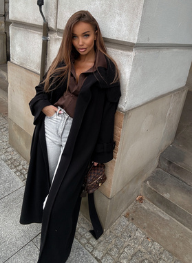 Women’s WICK coat black with a high collar and waist tie.