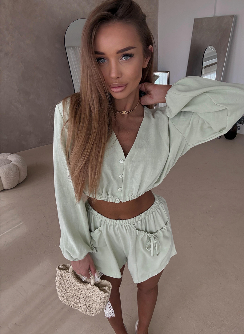 LIZBONA Pistachio-Colored Linen Set