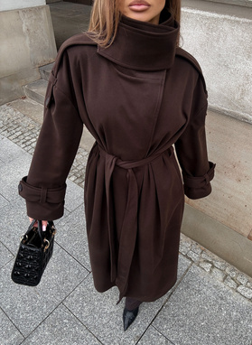 Women’s WICK coat brown with a high collar and waist tie.
