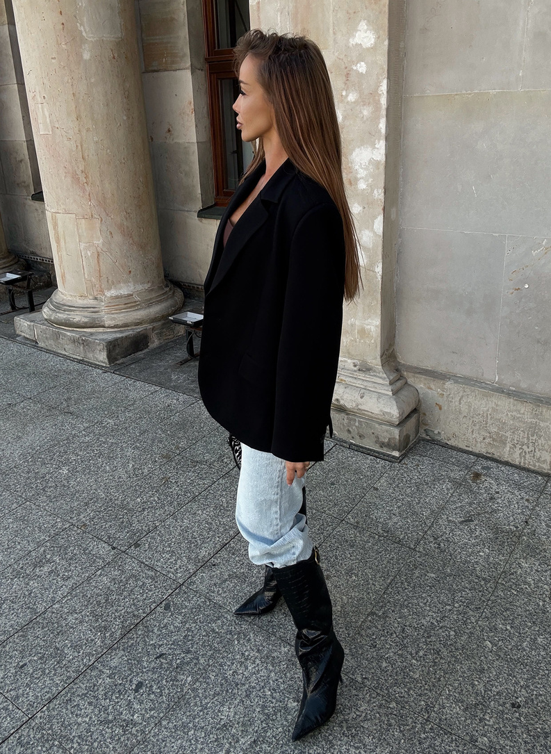 Black oversized women's blazer