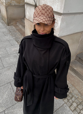 Women’s WICK coat black with a high collar and waist tie.