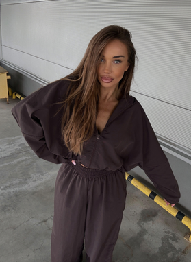 Brown MIJAS set with wide-leg trousers and oversized sweatshirt