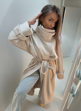 Women’s WICK coat light beige with a high collar and waist tie.