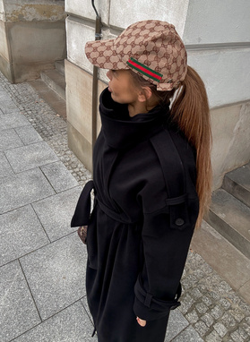 Women’s WICK coat black with a high collar and waist tie.