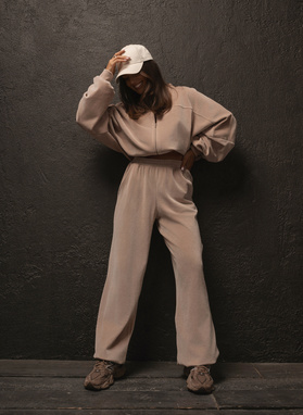 ALLYSON Velour Set: Beige Pants and Sweatshirt