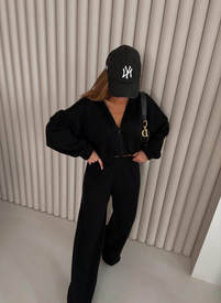 A smooth, black women's set with wool