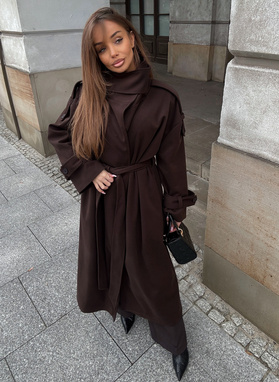 Women’s WICK coat brown with a high collar and waist tie.