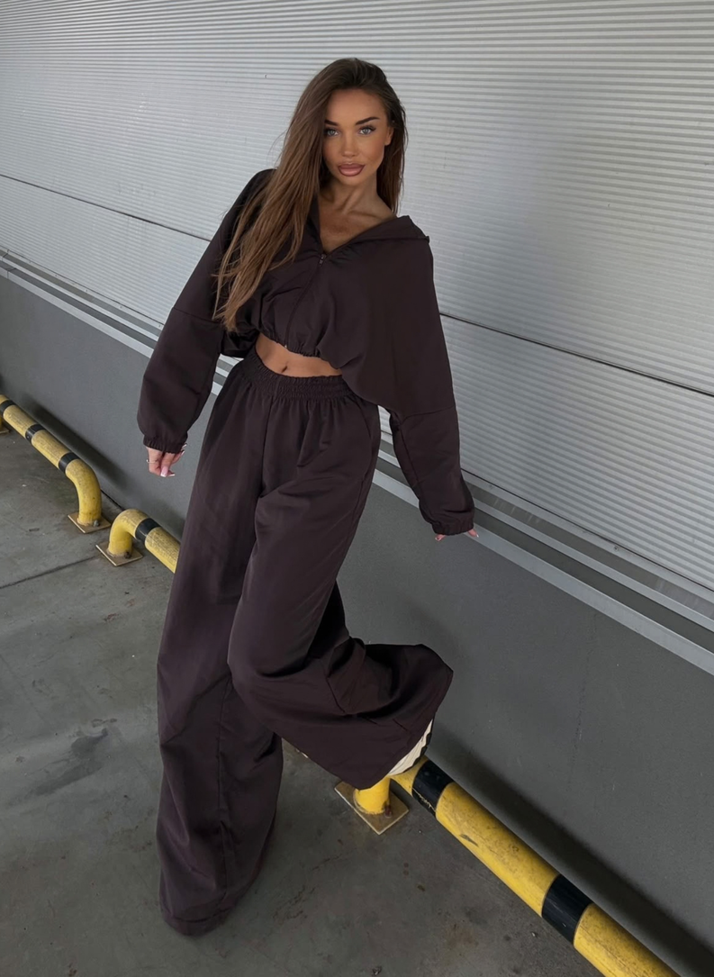 Brown MIJAS set with wide-leg trousers and oversized sweatshirt
