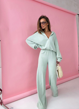 Pistachio-colored, smooth women's set with wool