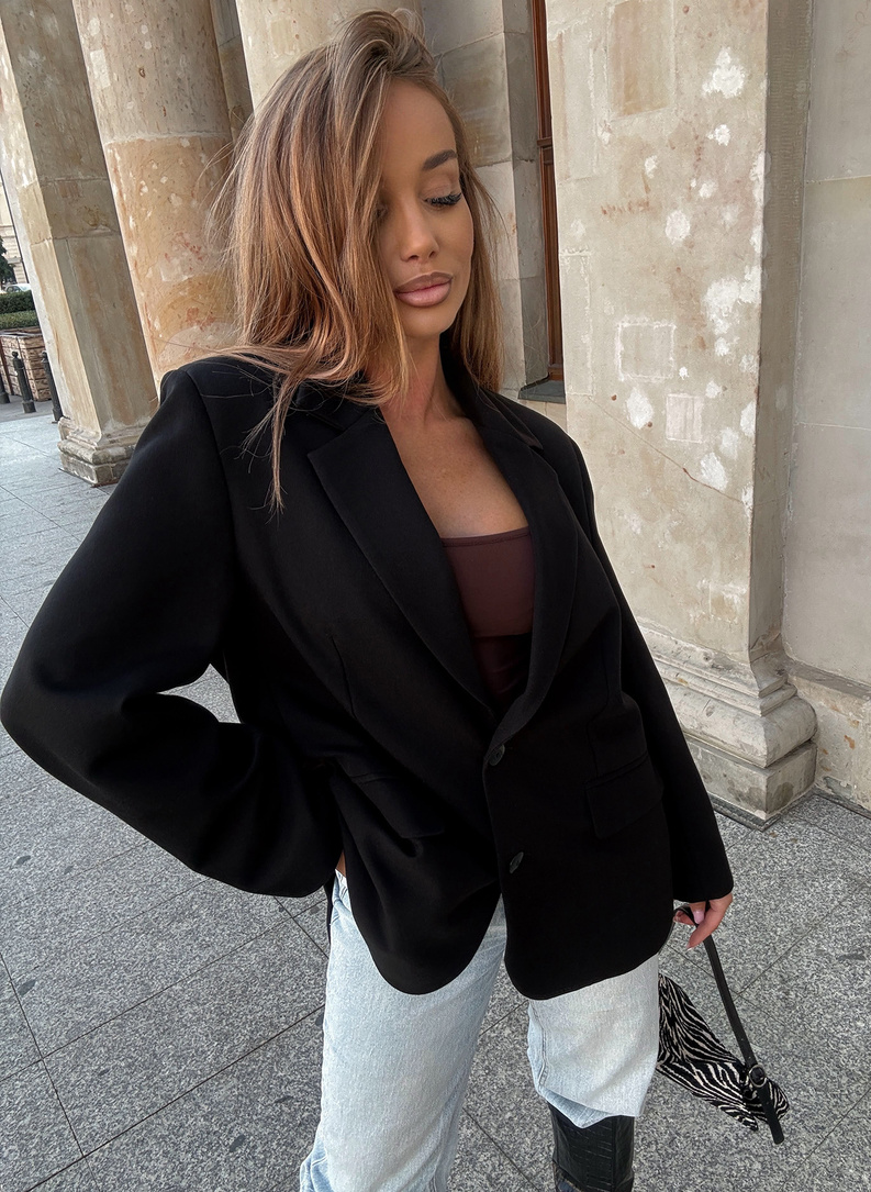 Black oversized women's blazer
