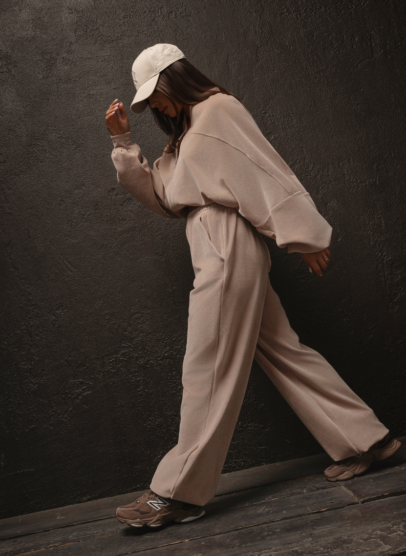 ALLYSON Velour Set: Beige Pants and Sweatshirt