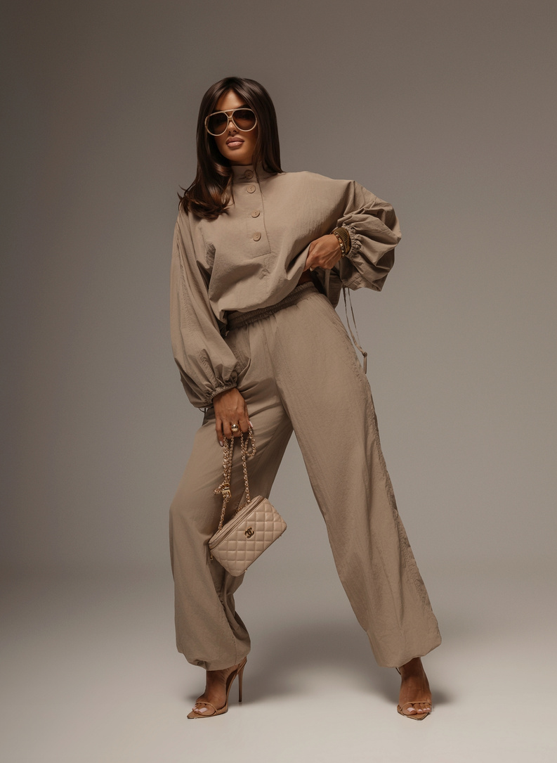 AZJA Set: Beige Pants and Sweatshirt